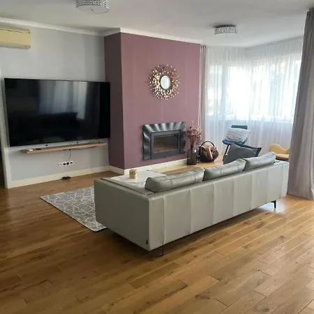 Spacious 110m2 With Free Parking Apartament